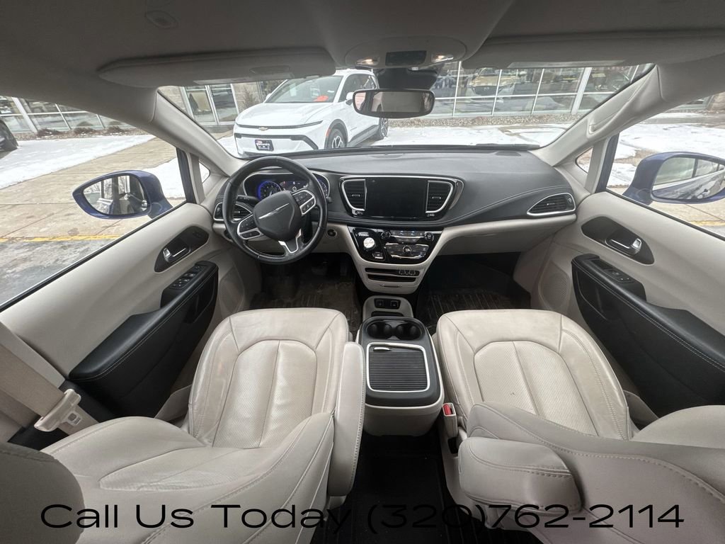 Used 2021 Chrysler Pacifica Touring-L FWD image 9