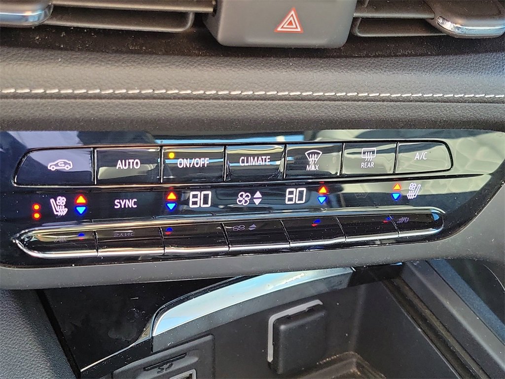 Used 2022 Buick Envision Avenir w/ Technology Package II image 31