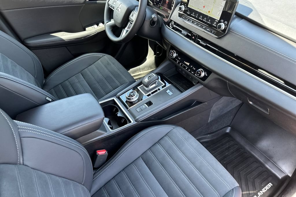Used 2025 Mitsubishi Outlander SE AWD/4WD image 16