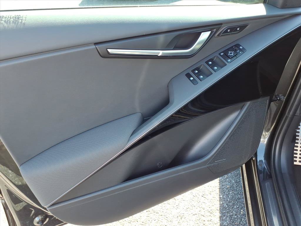 New 2026 Kia Niro SX Touring FWD image 16