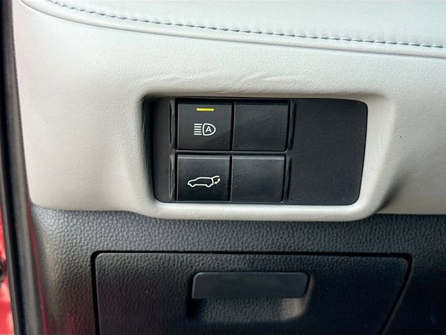 Used 2020 Toyota Highlander XLE image 10