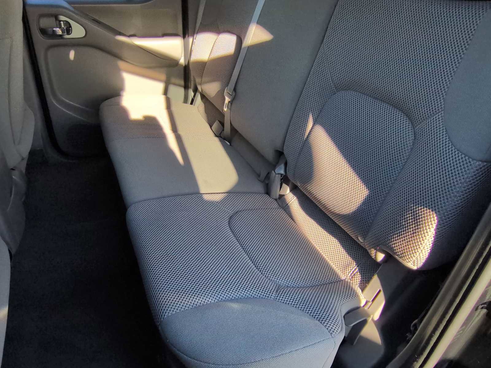 Used 2021 Nissan Frontier SV w/ Midnight Edition Floor Mats image 20