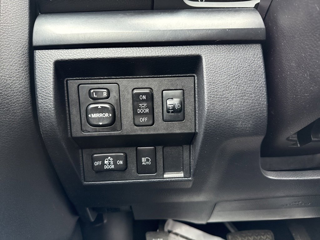Used 2018 Toyota Tundra SR image 13