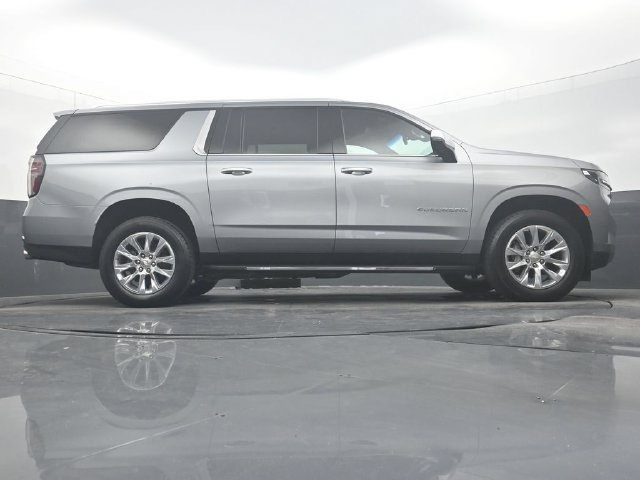Used 2023 Chevrolet Suburban Premier AWD/4WD image 34