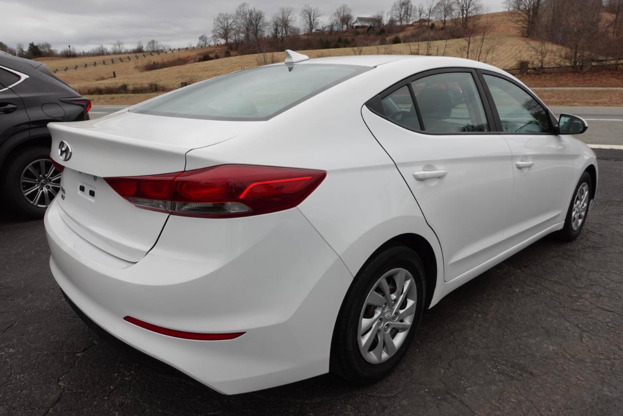 Used 2017 Hyundai Elantra SE FWD image 7