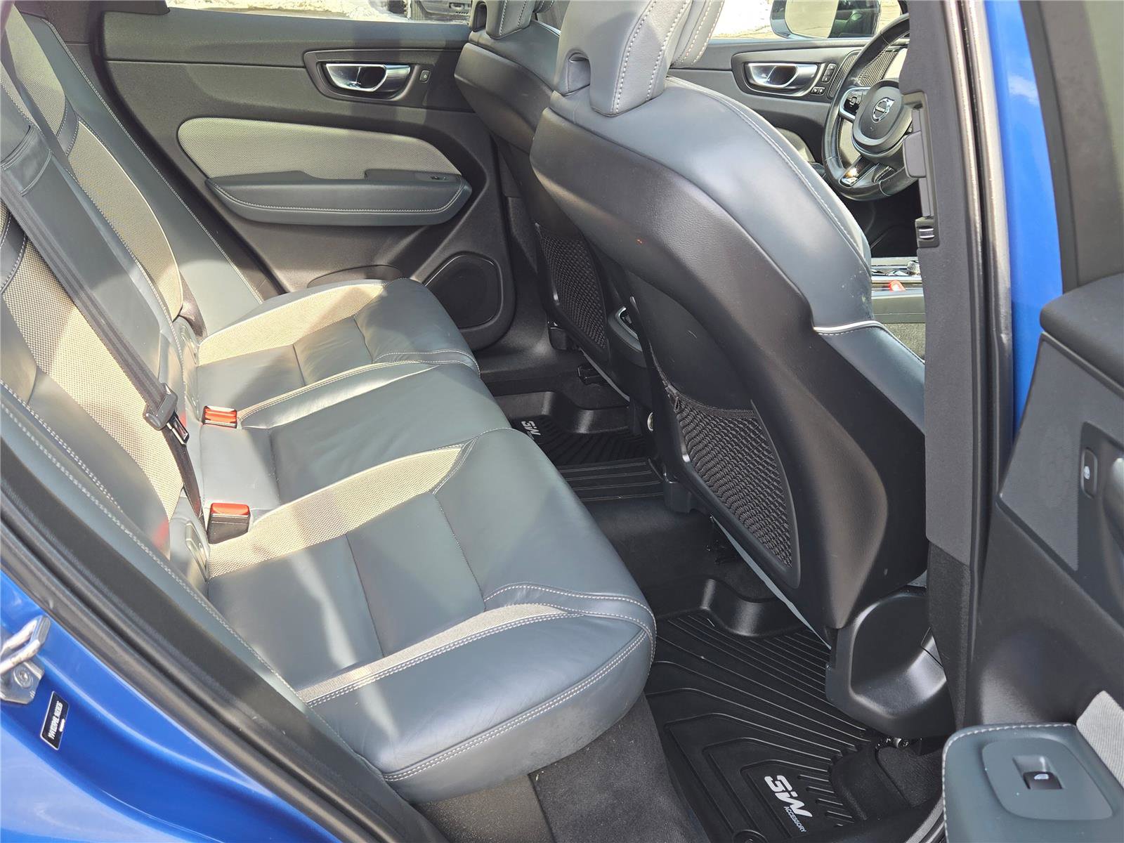 Used 2020 Volvo XC60 T5 R-Design image 8