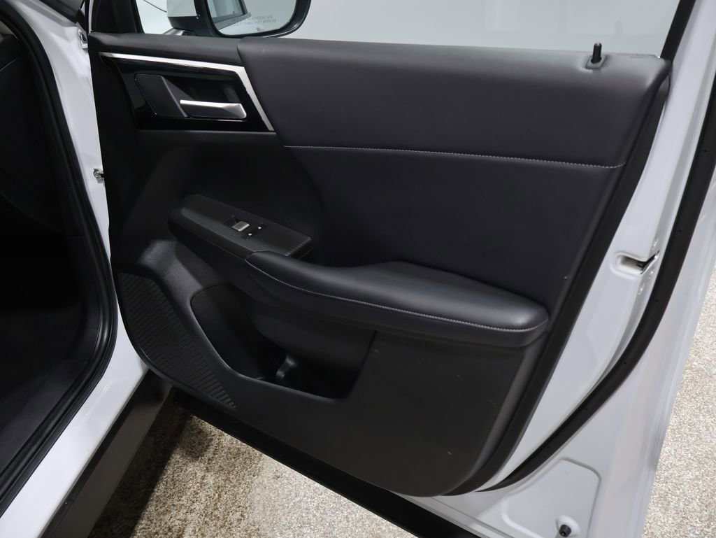 Used 2024 Mitsubishi Outlander SE image 26
