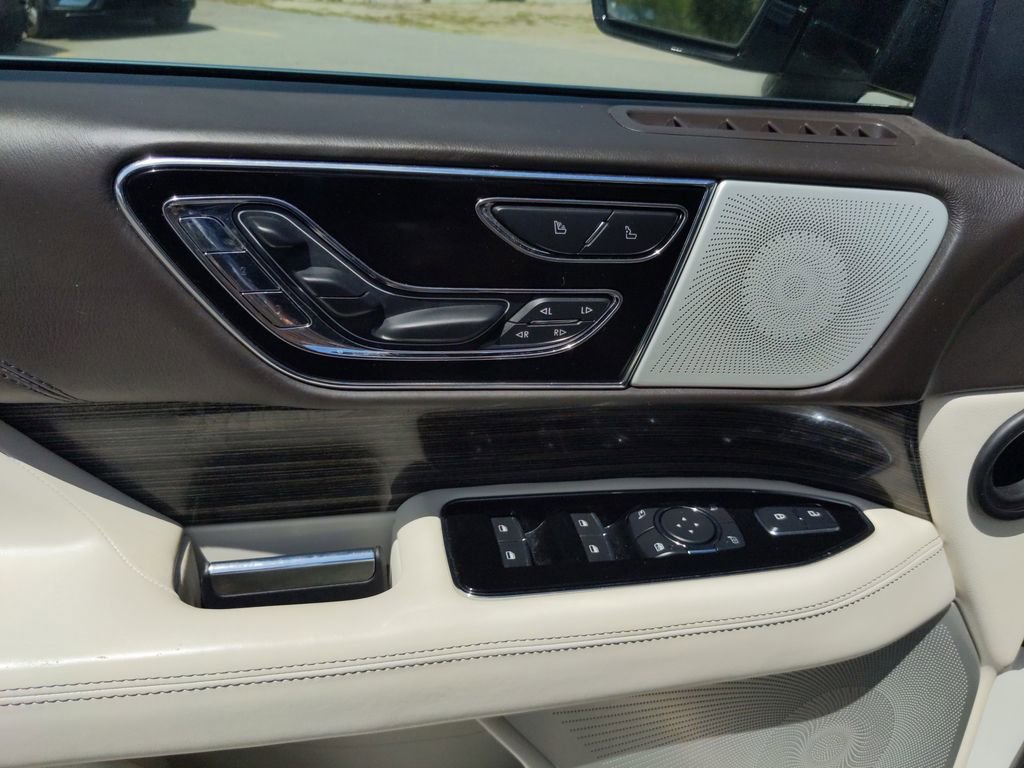 Used 2022 Lincoln Navigator L Black Label AWD/4WD image 18