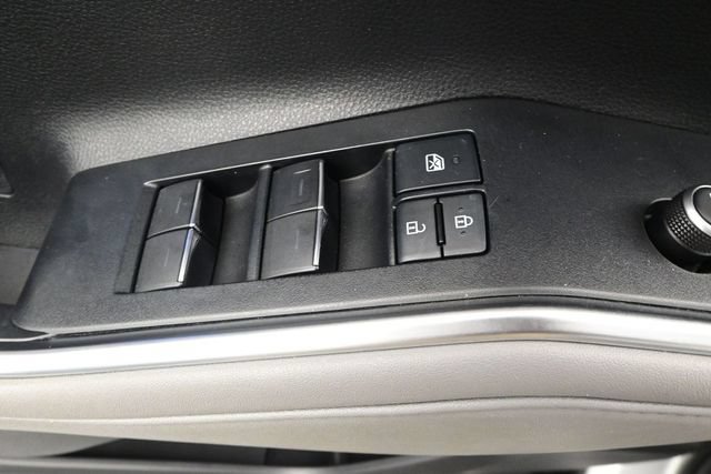 Used 2021 Toyota Highlander Limited FWD image 9