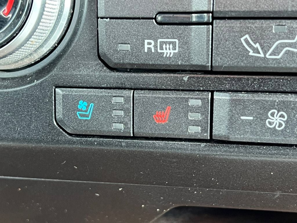 Used 2018 Ford F150 Lariat w/ Equipment Group 502A Luxury AWD/4WD image 33