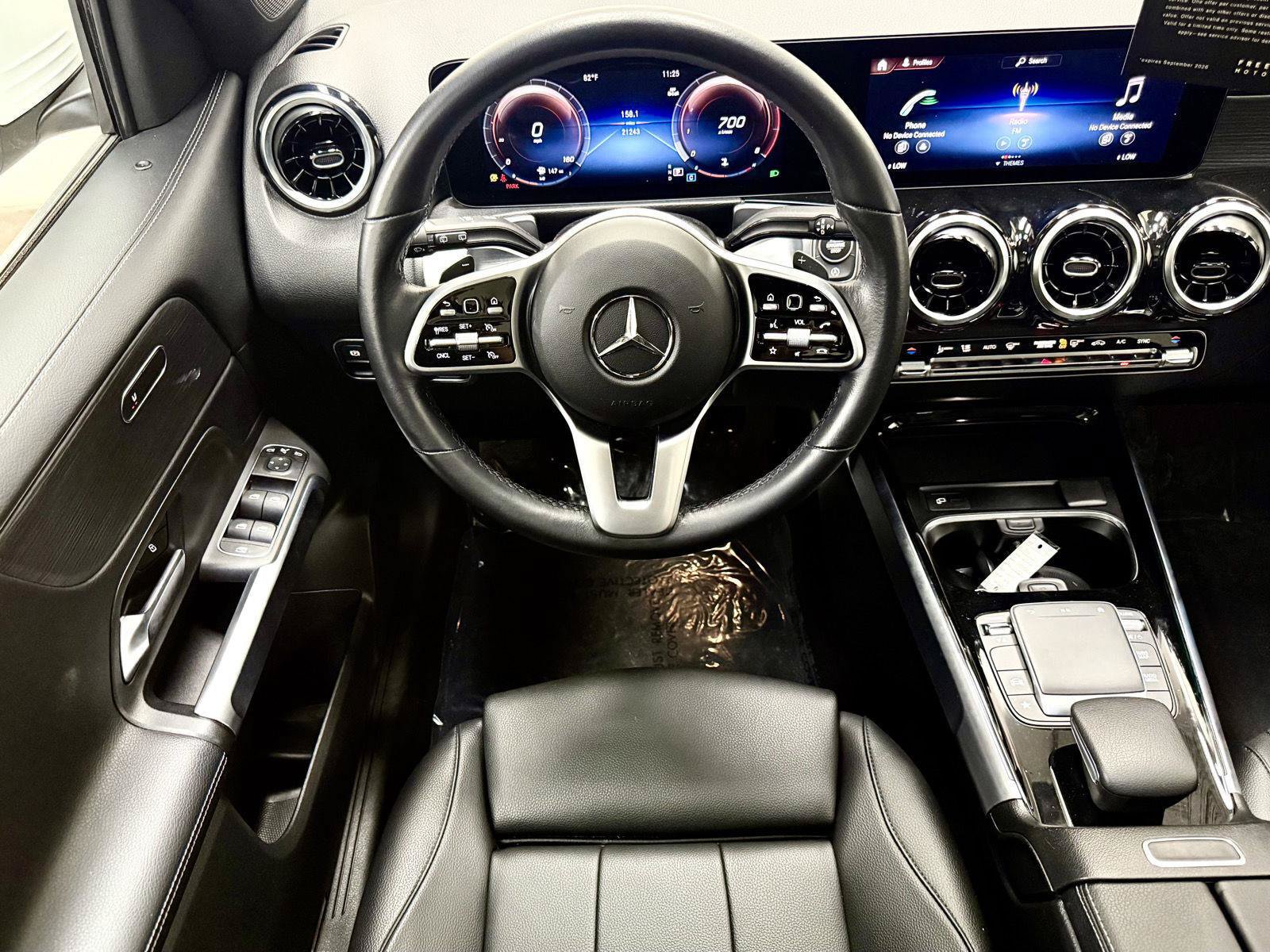 Used 2022 Mercedes-Benz GLB 250 4MATIC image 2