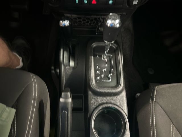 Used 2017 Jeep Wrangler Sahara w/ Connectivity Group AWD/4WD image 19