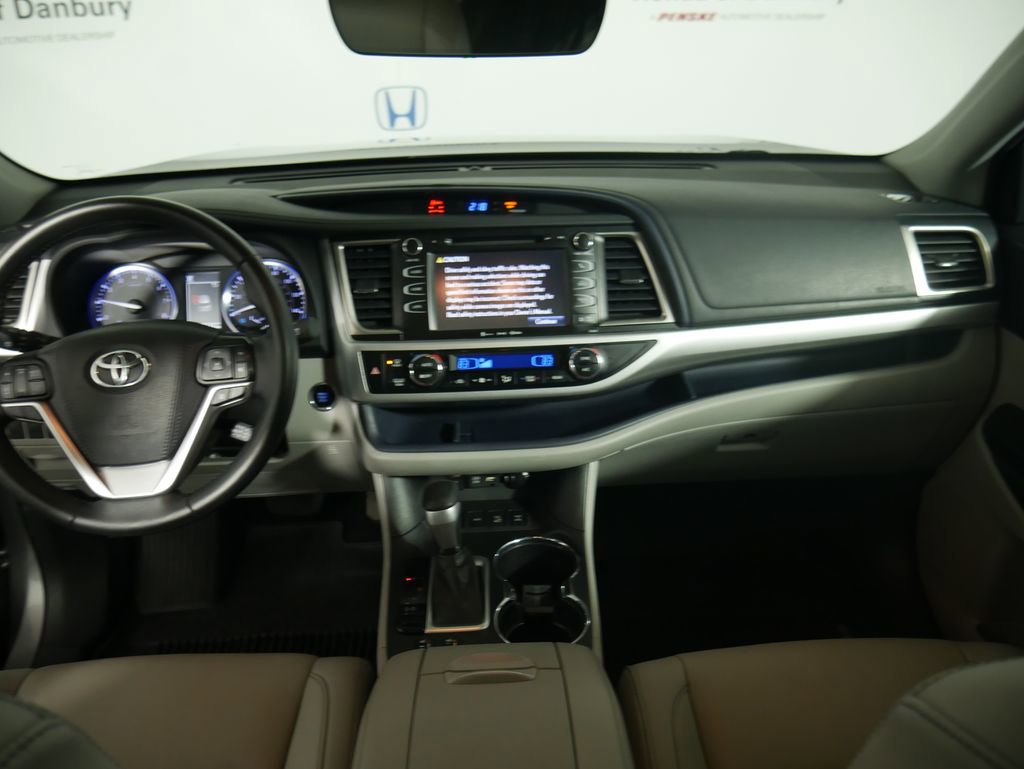 Used 2019 Toyota Highlander XLE image 17