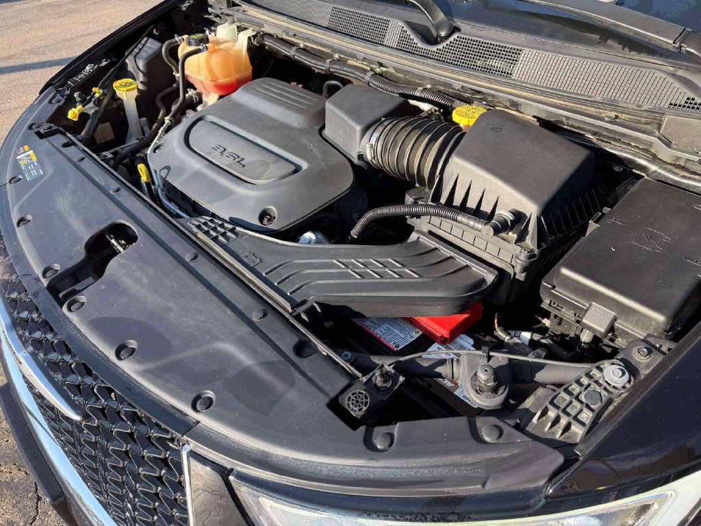 Used 2023 Chrysler Pacifica Touring-L FWD image 17