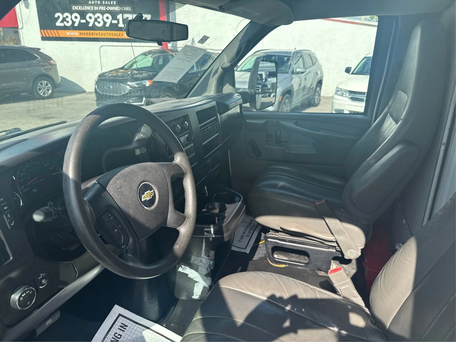 Used 2015 Chevrolet Express 3500 Extended RWD image 9