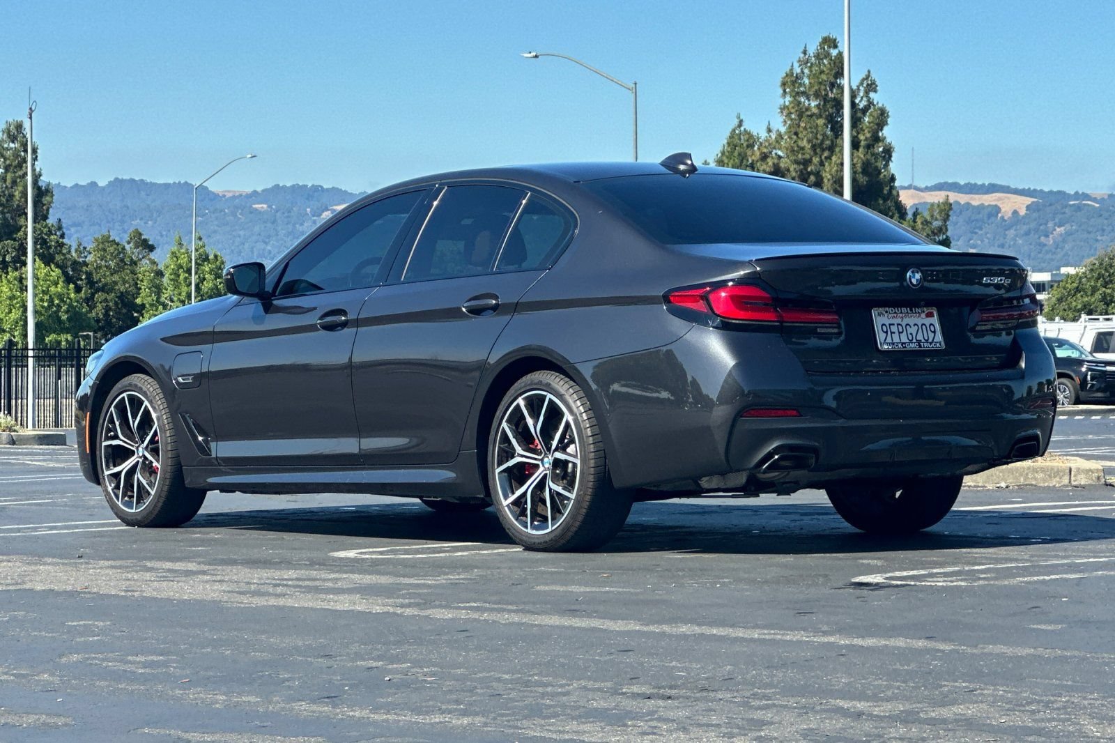 Used 2023 BMW 530e w/ M Sport Package RWD image 6