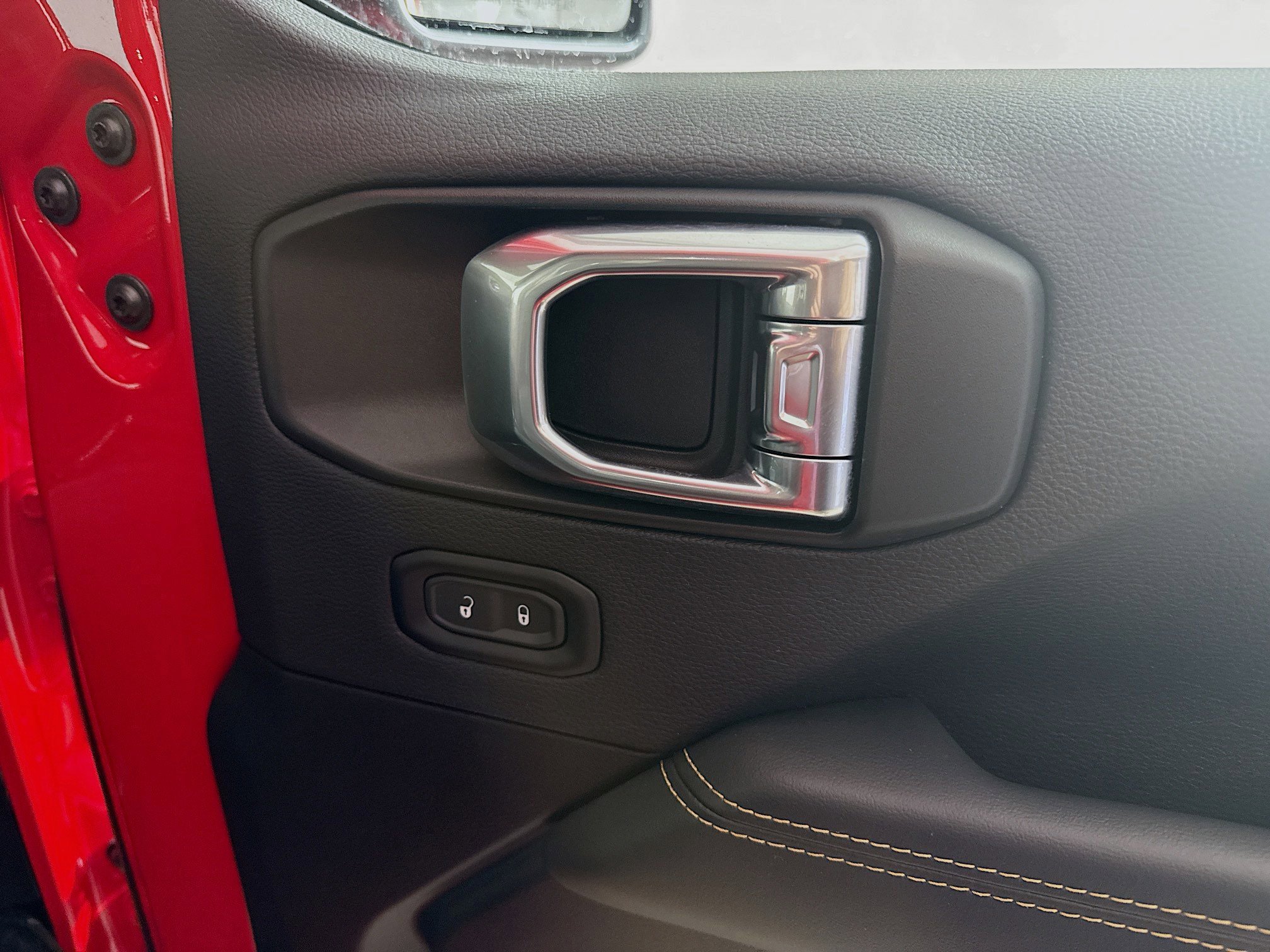 Used 2025 Jeep Wrangler Sahara image 31