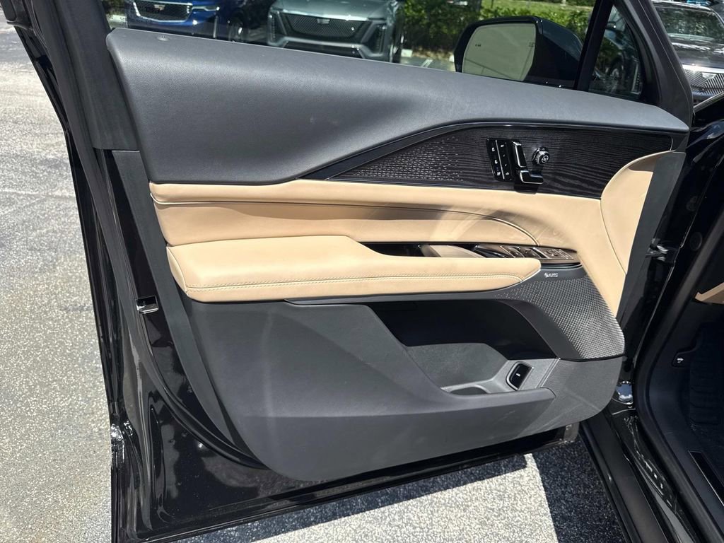 New 2025 Cadillac Lyriq Sport w/ Nappa Leather Package image 18
