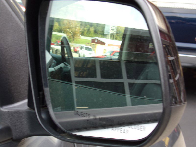 Used 2022 GMC Canyon AT4 image 35