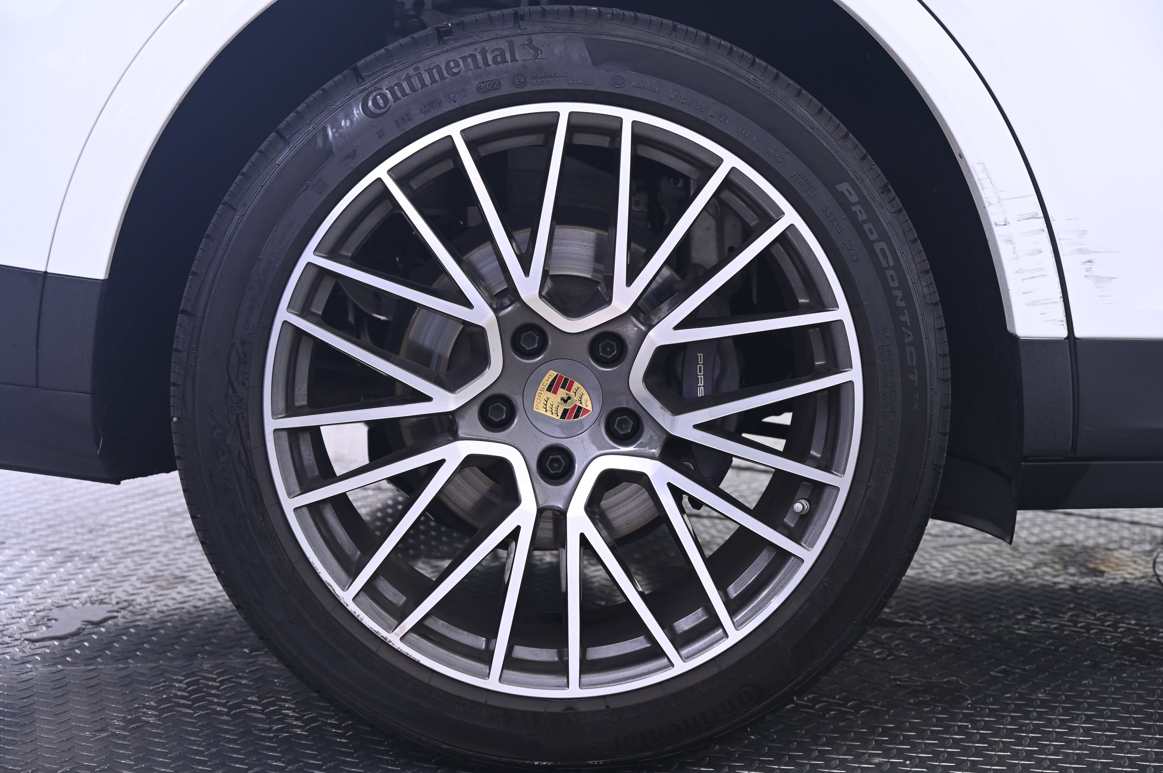 Certified 2023 Porsche Cayenne AWD/4WD image 13
