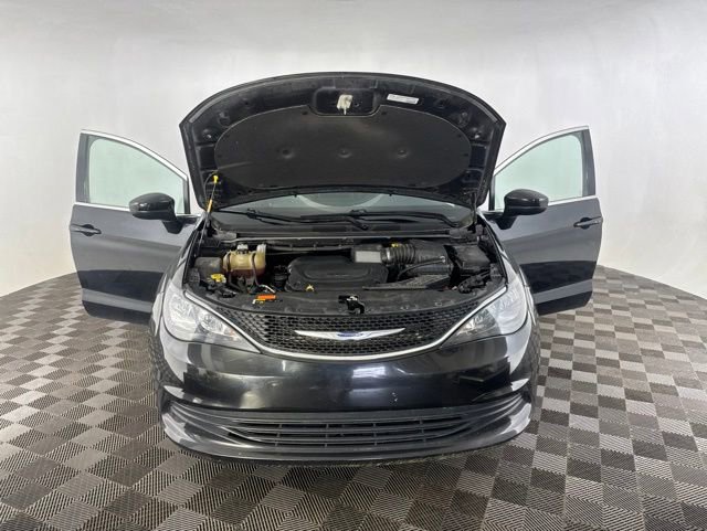Used 2020 Chrysler Voyager Lxi FWD image 14