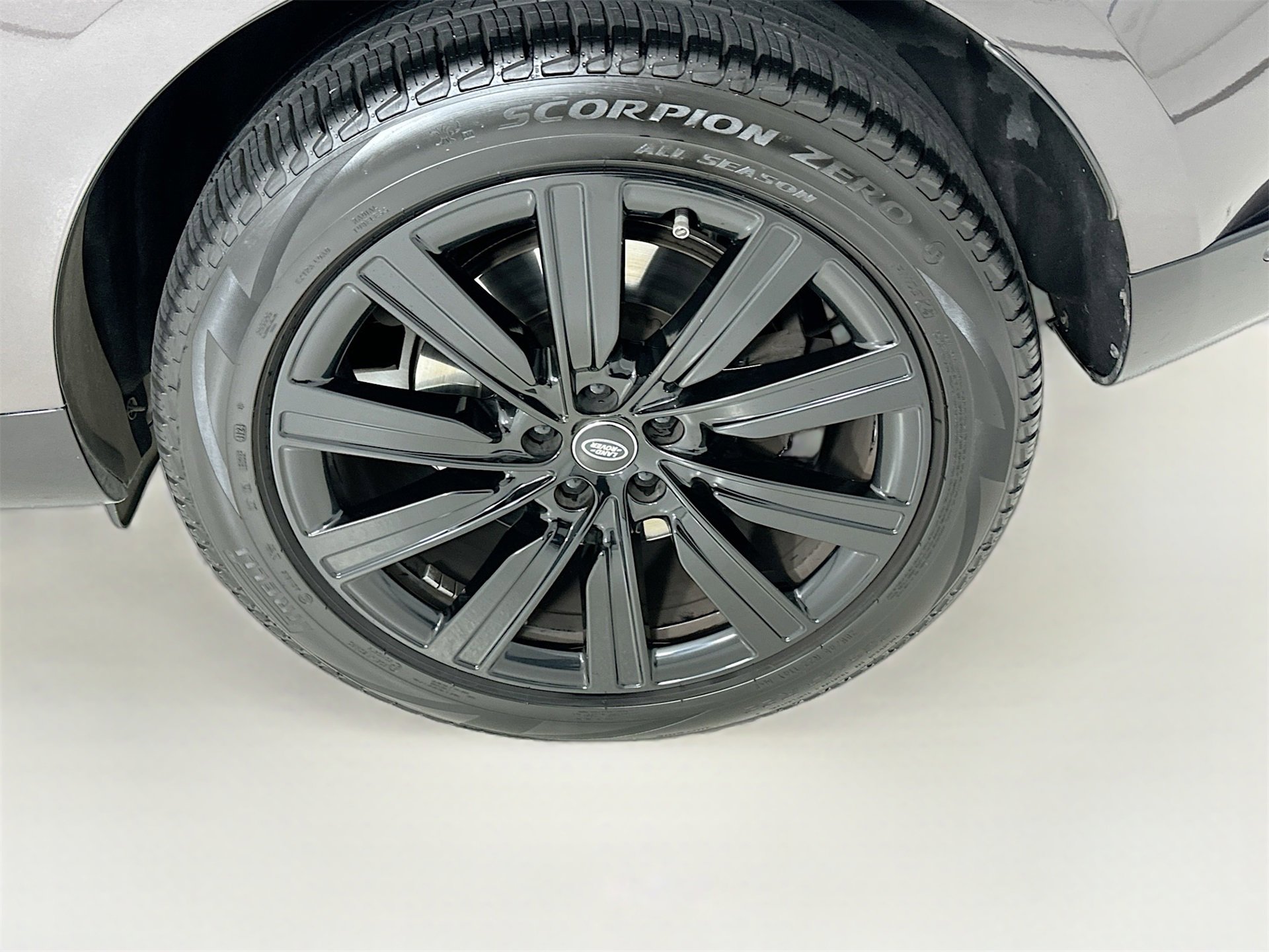 Used 2025 Land Rover Range Rover SE image 33