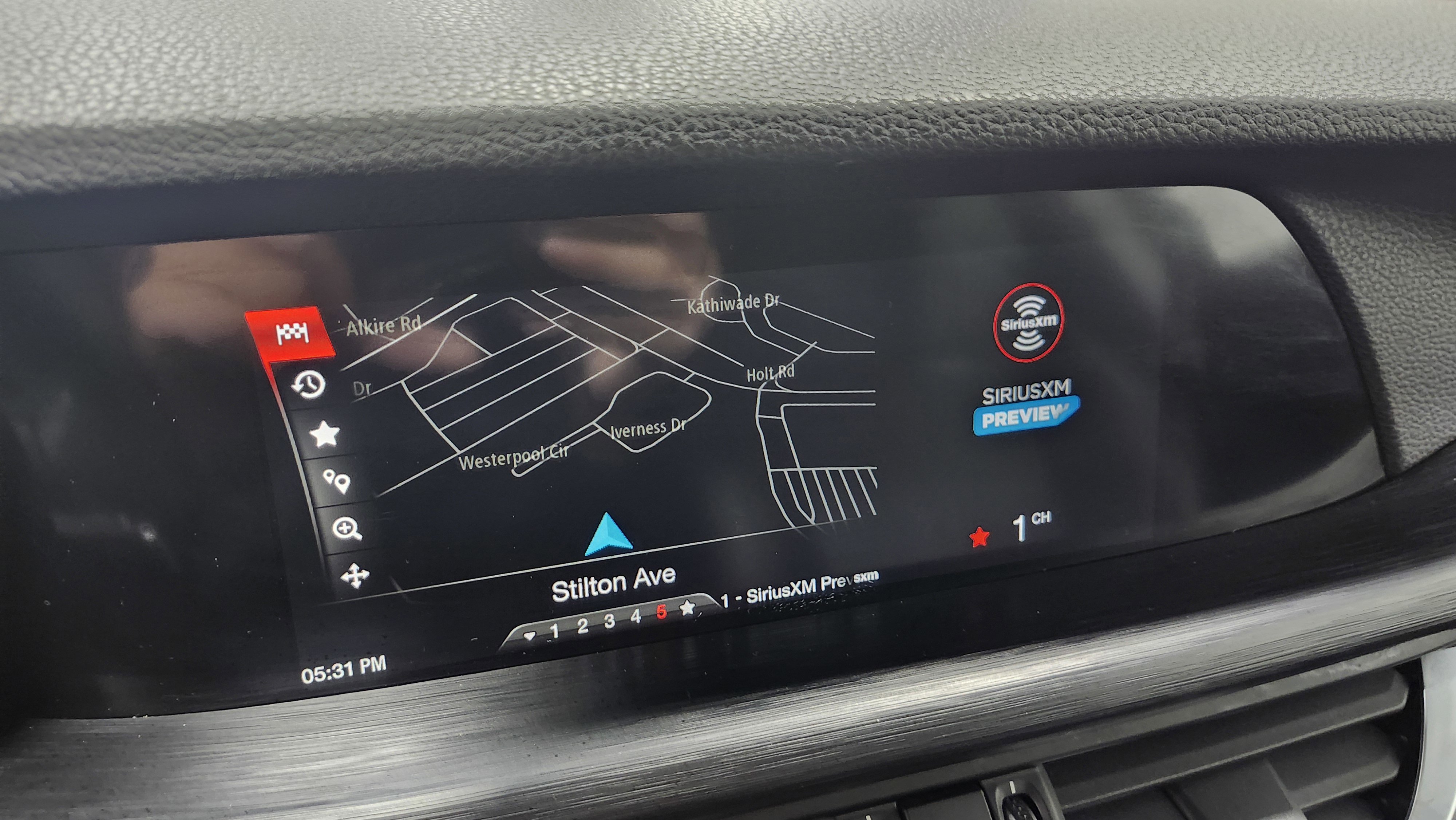 Used 2018 Alfa Romeo Stelvio AWD image 4