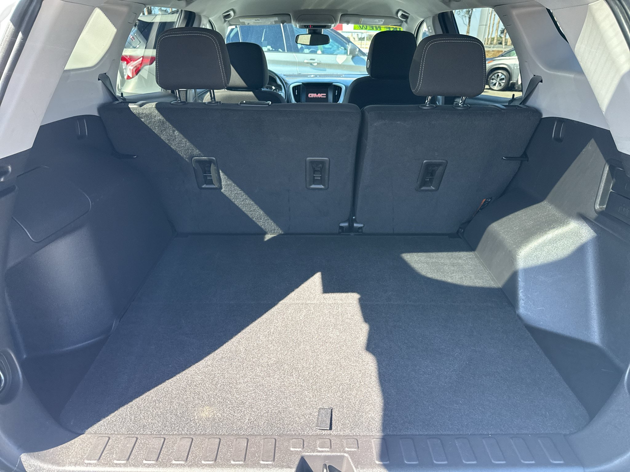 Used 2024 GMC Terrain SLE AWD/4WD image 20