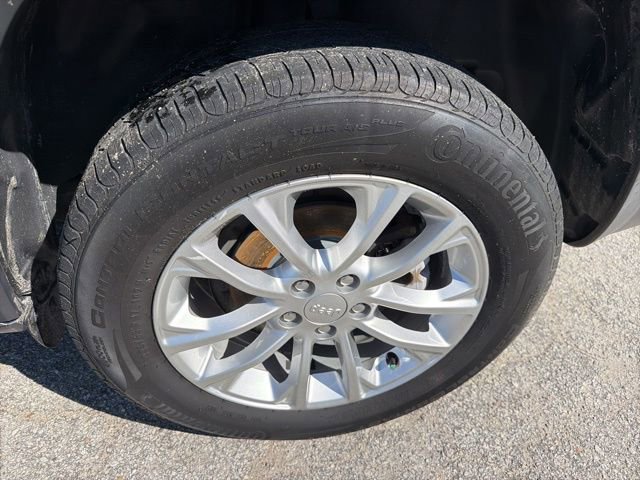 Used 2019 Jeep Cherokee Latitude w/ Popular Appearance Group FWD image 13