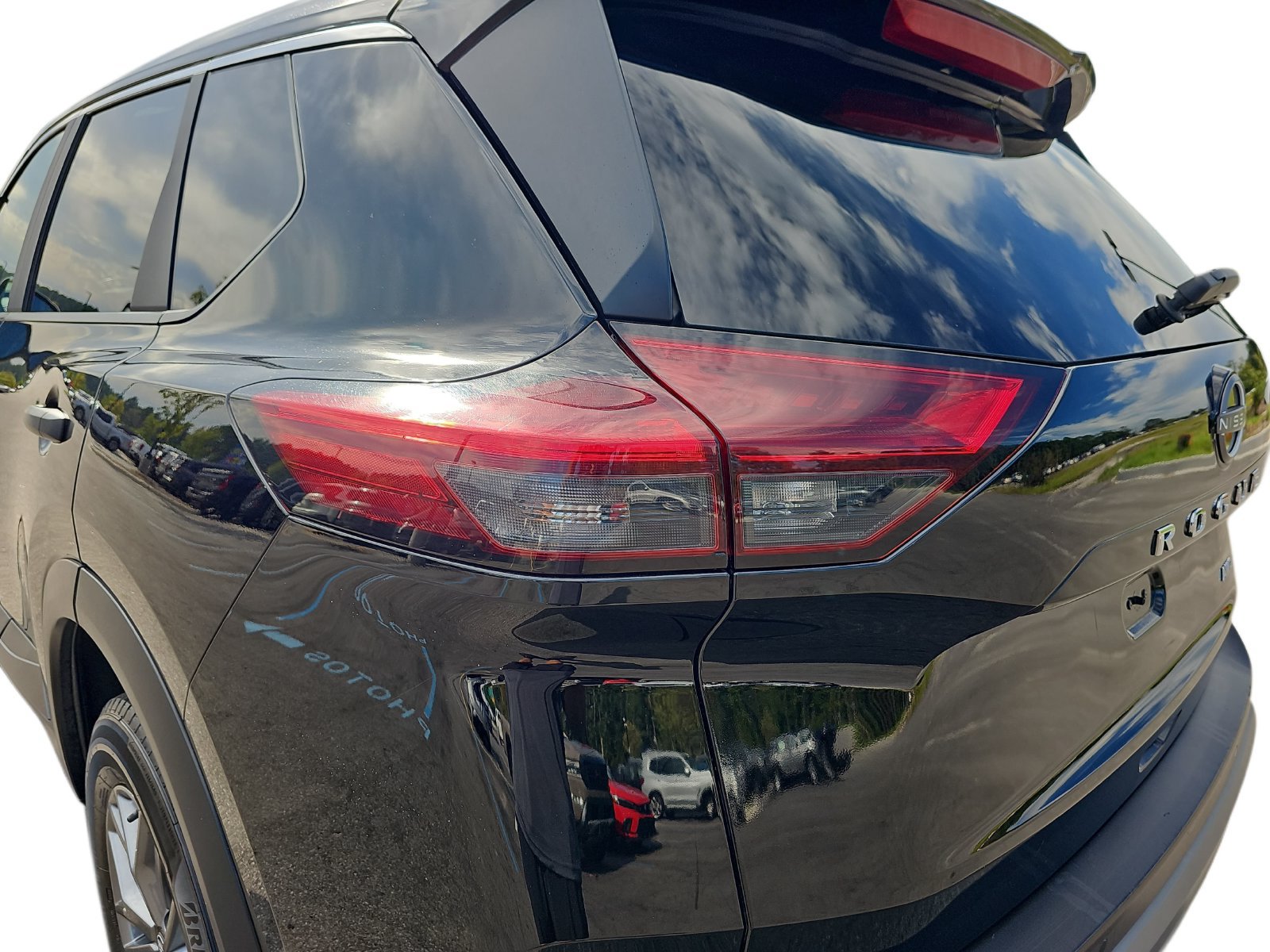 Used 2023 Nissan Rogue S AWD/4WD image 33