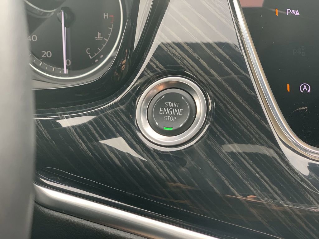 Used 2025 Cadillac XT6 Premium Luxury image 14