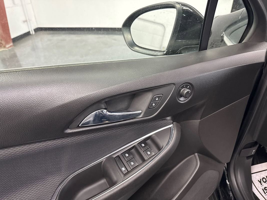 Used 2018 Chevrolet Cruze LT w/ Convenience Package FWD image 10