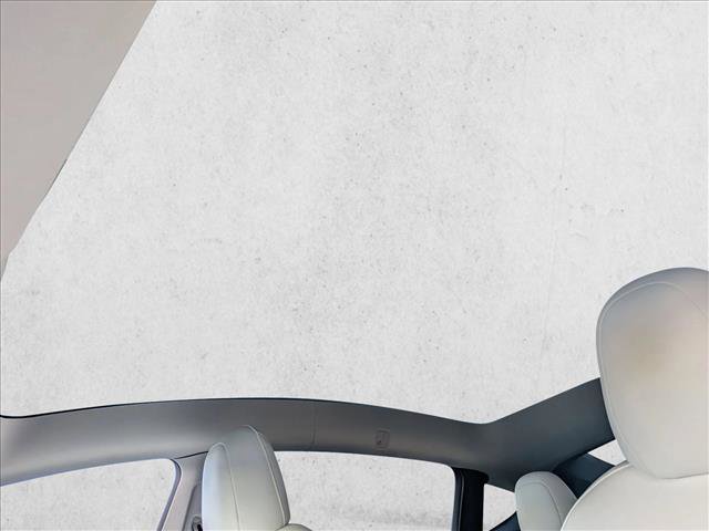 Used 2022 Tesla Model Y Performance image 13