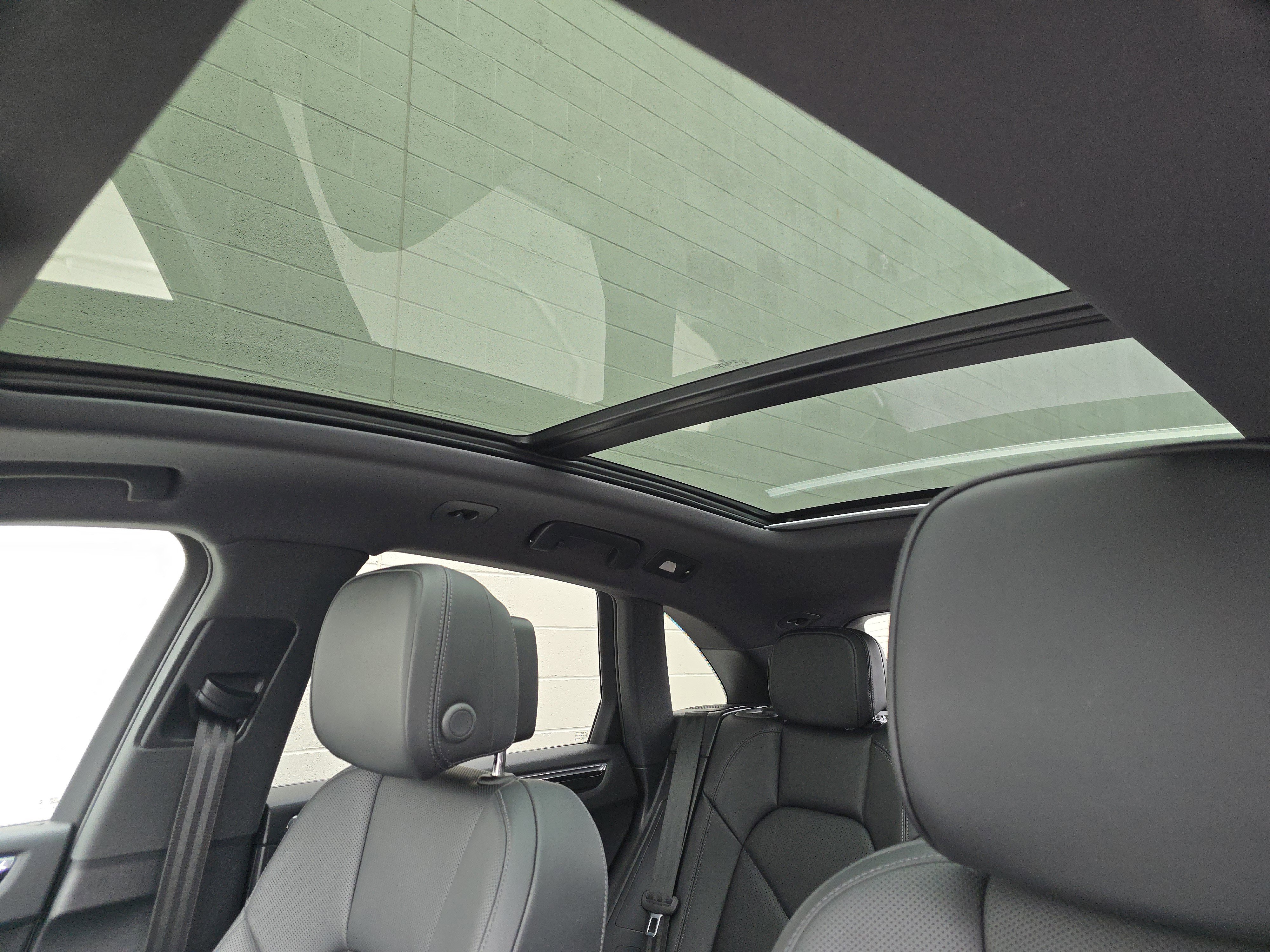 Certified 2025 Porsche Macan AWD/4WD image 13