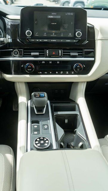 Used 2022 Nissan Pathfinder SV AWD/4WD image 17
