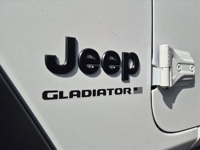Used 2025 Jeep Gladiator Sport AWD/4WD image 13