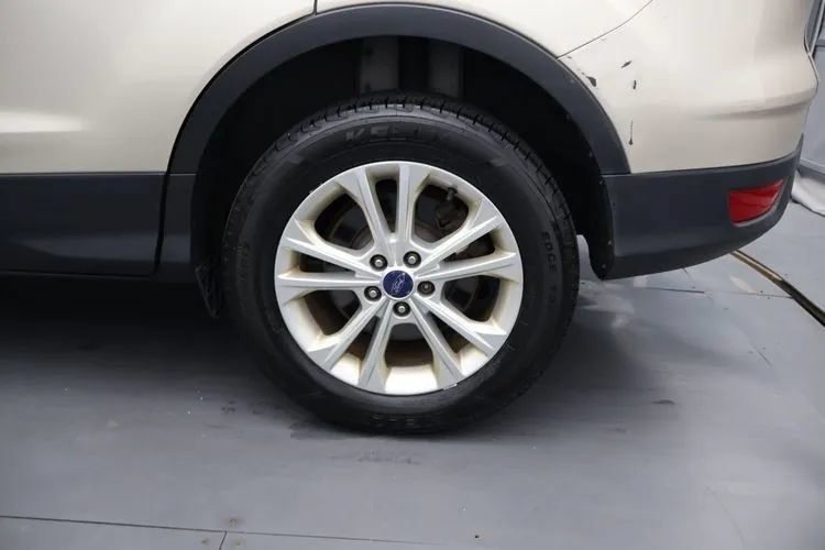 Used 2017 Ford Escape SE w/ Equipment Group 201A AWD/4WD image 35