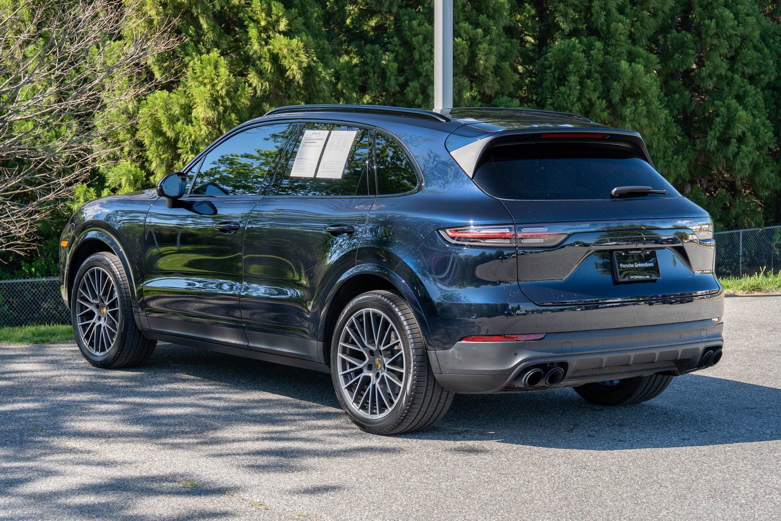 Certified 2023 Porsche Cayenne Platinum Edition image 3