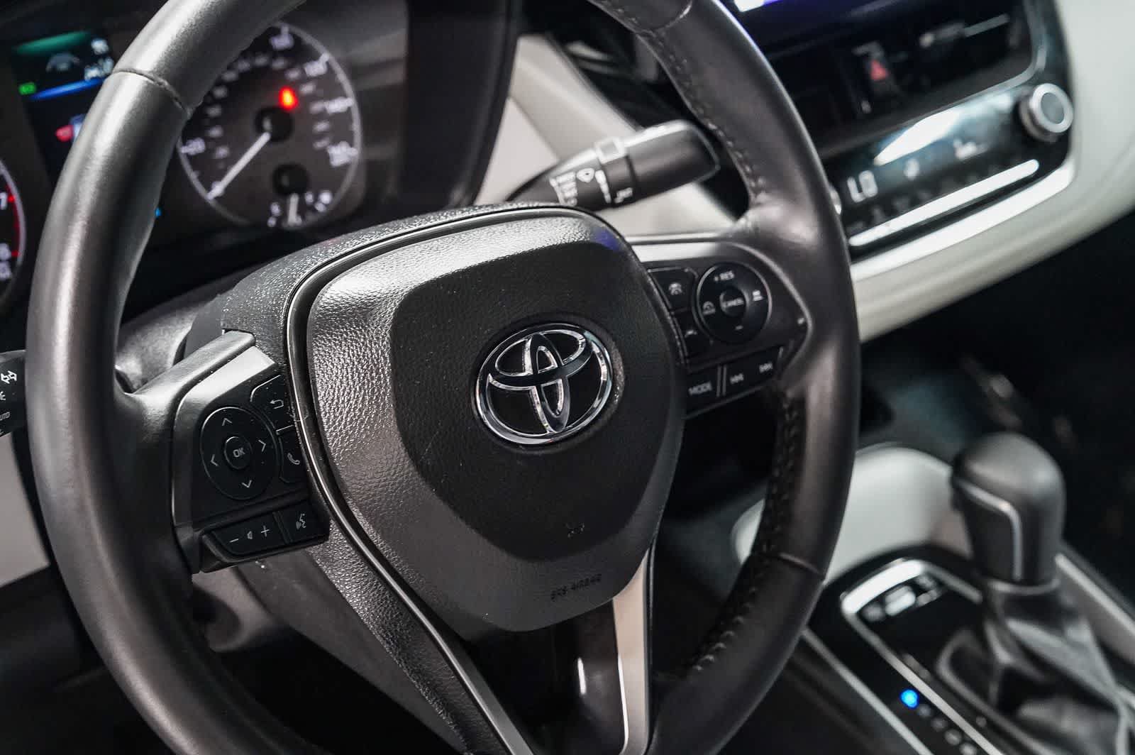 Certified 2025 Toyota Corolla SE FWD image 20