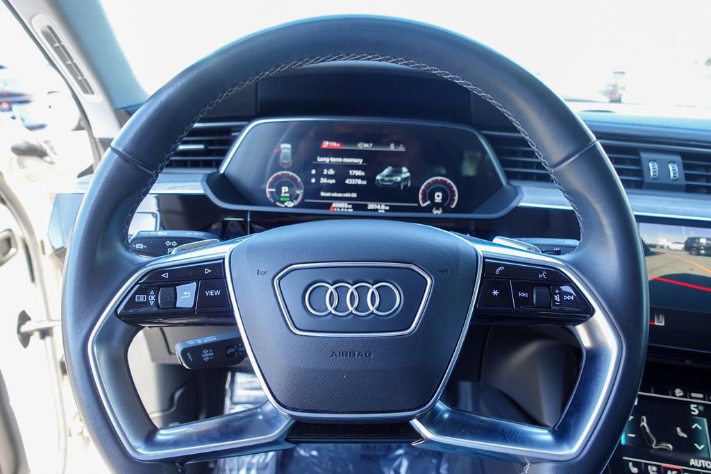 Used 2022 Audi e-tron Premium Plus w/ Premium Plus Package image 10