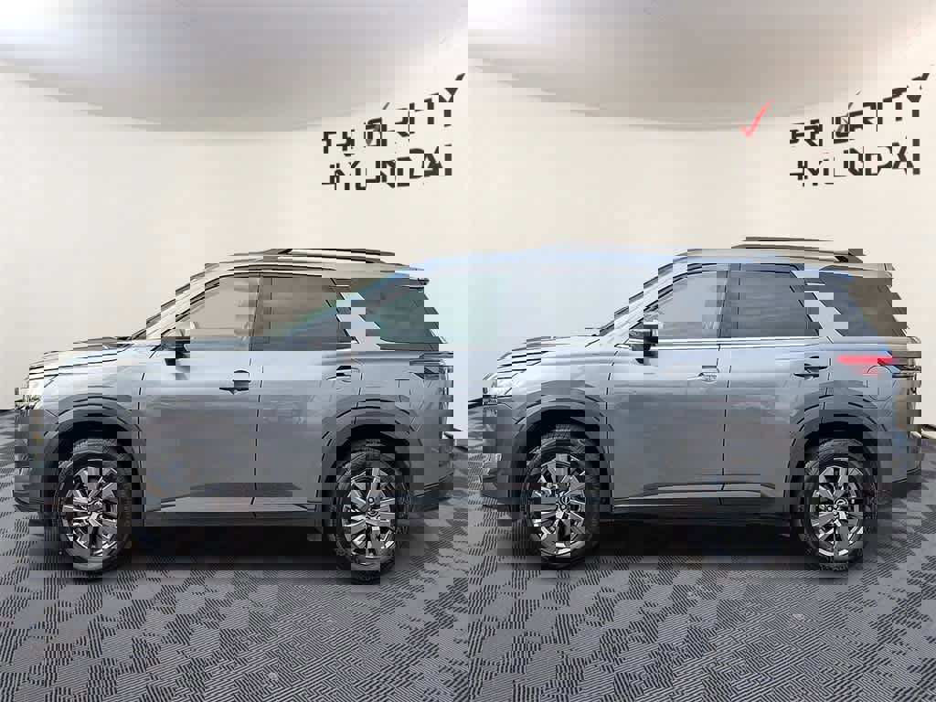 Used 2025 Nissan Pathfinder SV image 7