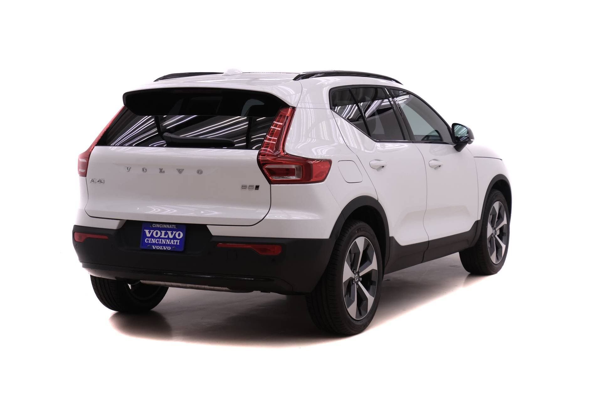 New 2026 Volvo XC40 B5 Plus w/ Protection Package Premier AWD/4WD image 4