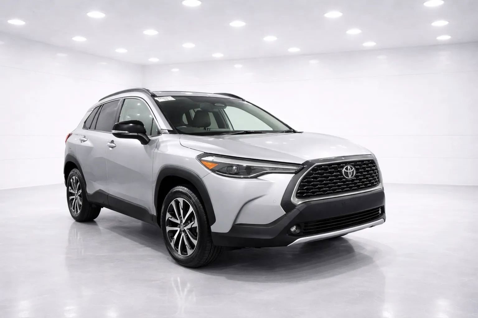 Used 2025 Toyota Corolla Cross XLE w/ Convenience Package image 7