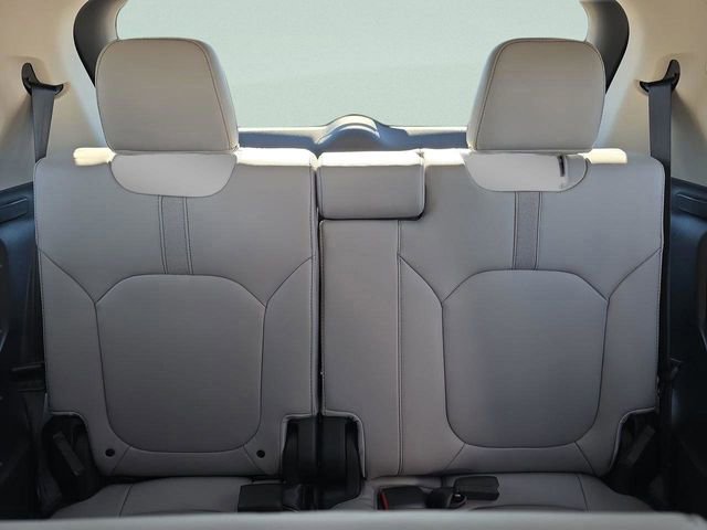 Used 2025 Honda Pilot Touring image 14