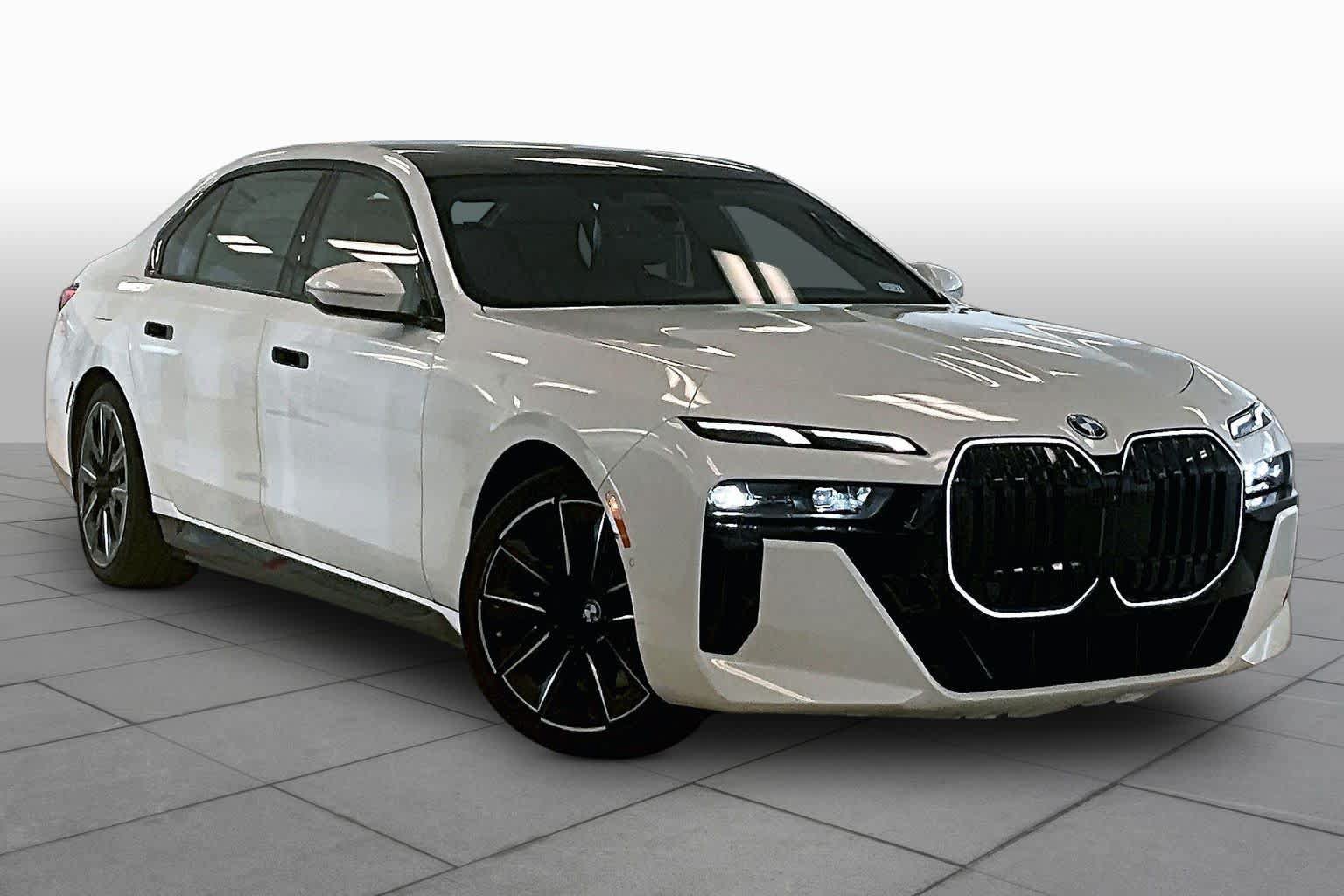 Used 2025 BMW i7 xDrive60 AWD/4WD image 2