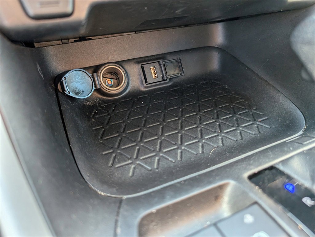 Used 2021 Toyota RAV4 XLE image 16