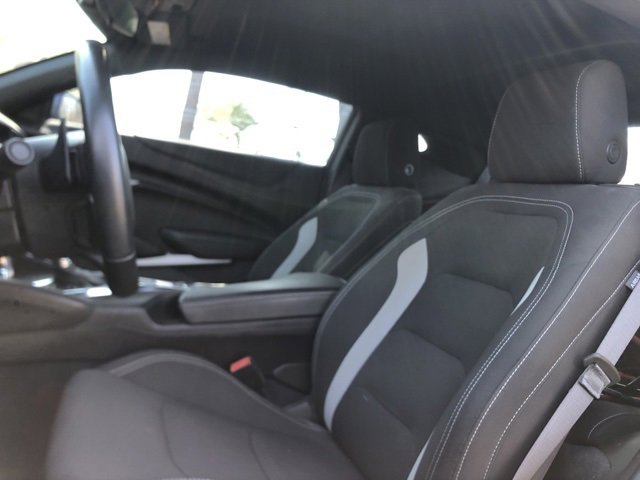 Used 2021 Chevrolet Camaro LT w/ Technology Package image 15