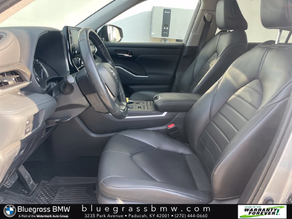 Used 2022 Toyota Highlander XLE AWD/4WD image 8