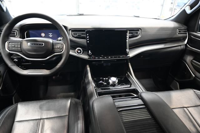 Used 2022 Jeep Wagoneer Series I AWD/4WD image 15