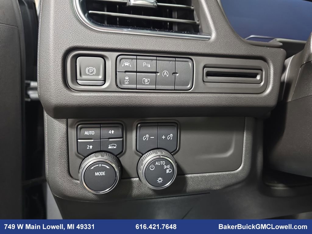 Used 2024 Chevrolet Suburban RST w/ Luxury Package image 25